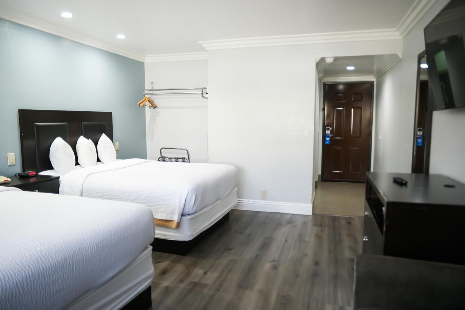 Days Inn By Wyndham West Covina Dış mekan fotoğraf
